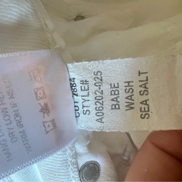 AMO Babe Sea Salt Wash White Cropped Jeans Raw Hem - Picture 11 of 14